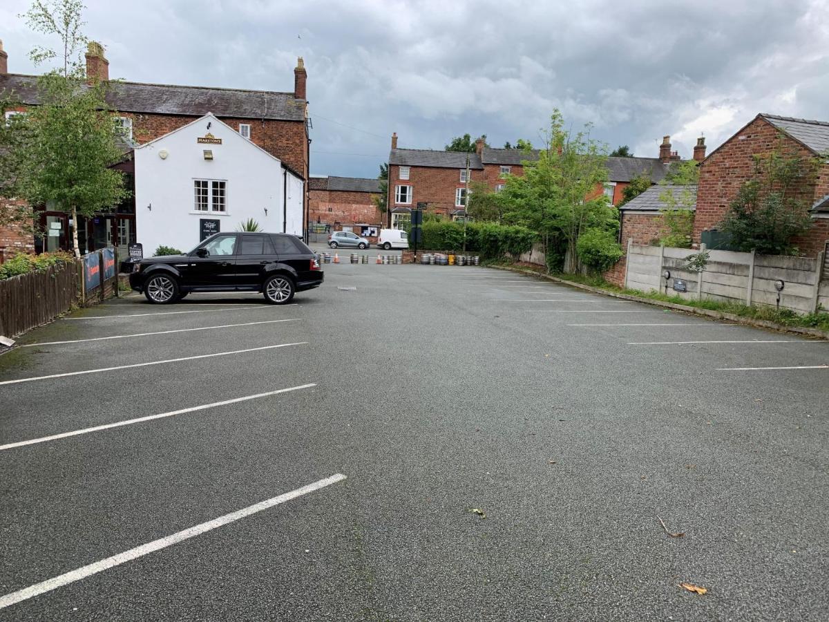 Bed and Breakfast George And Dragon Tarvin Exteriér fotografie